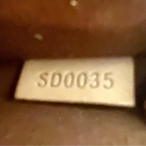 Louis Vuitton Alma Handbag - Picture 4 of 4